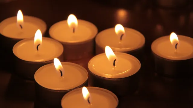 Teelichter (Foto: David Jufer) Teelichter (Foto: David Jufer)