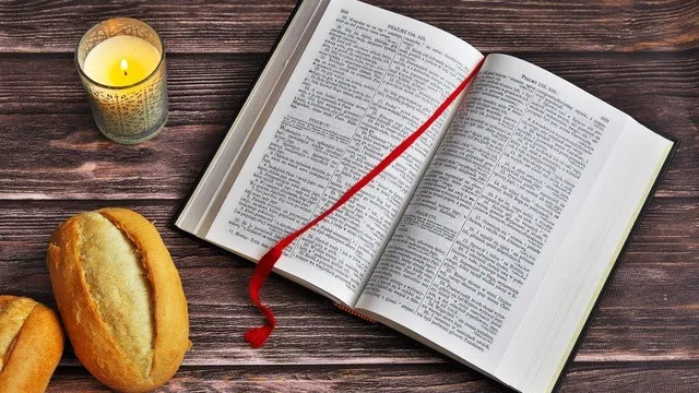 Bibel-Teilen (Foto: pixabay.com)